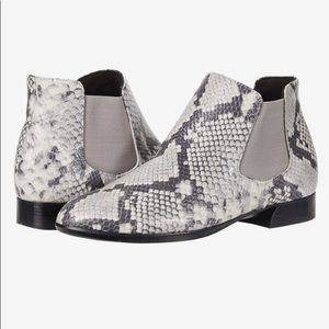 MUNRO Cate Water Resistant Chelsea Boot